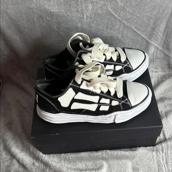 AMIRI Black and White Men's Sneakers - Picture 4 of 6